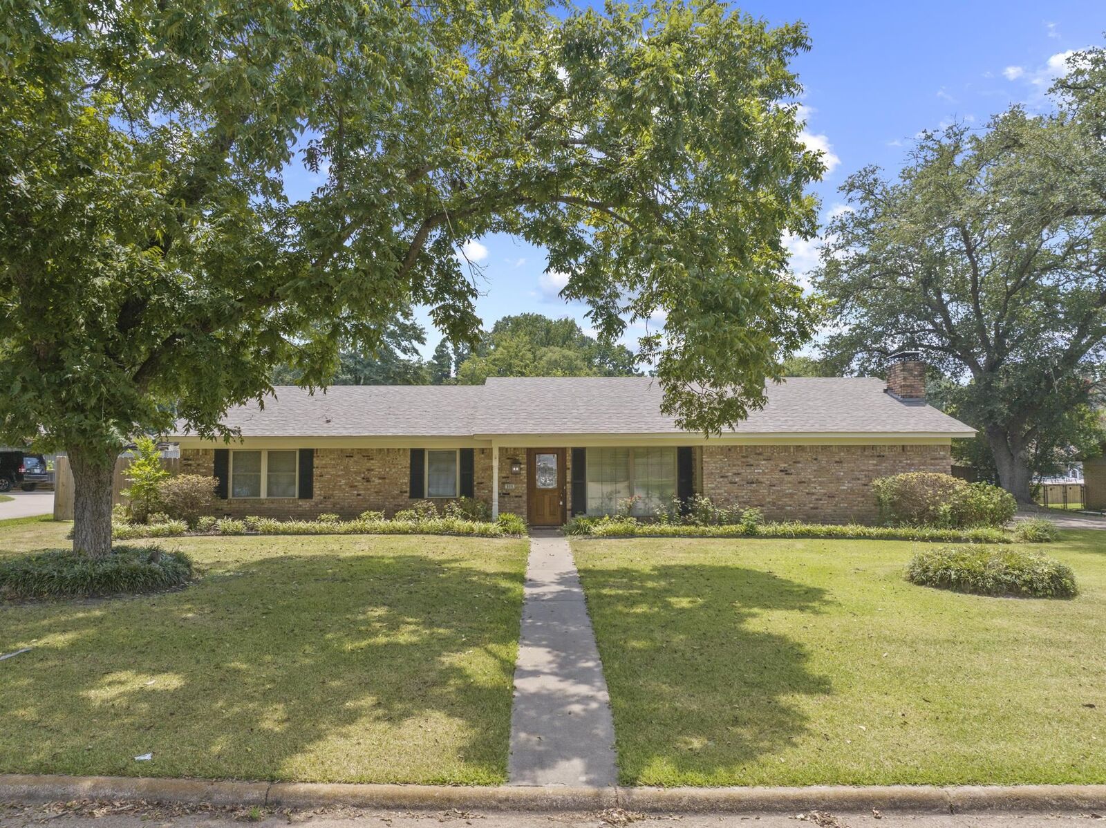 Property Photo: 909 Elizabeth St TX 75644