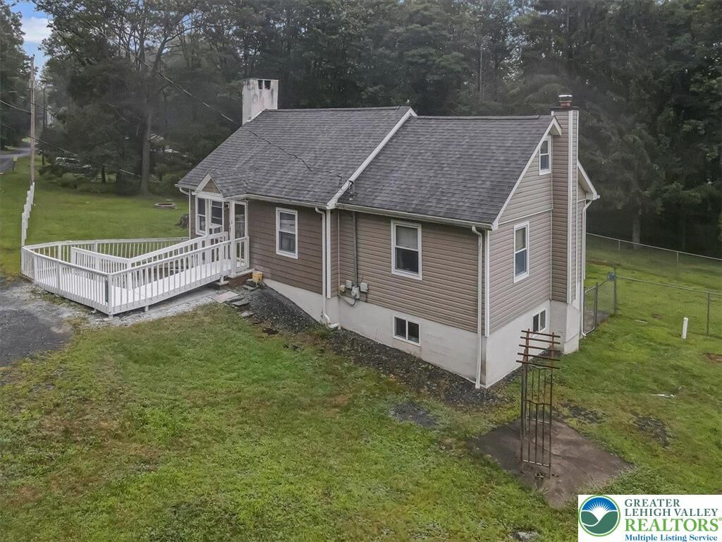Property Photo: 9338 Sherwood Drive PA 18058