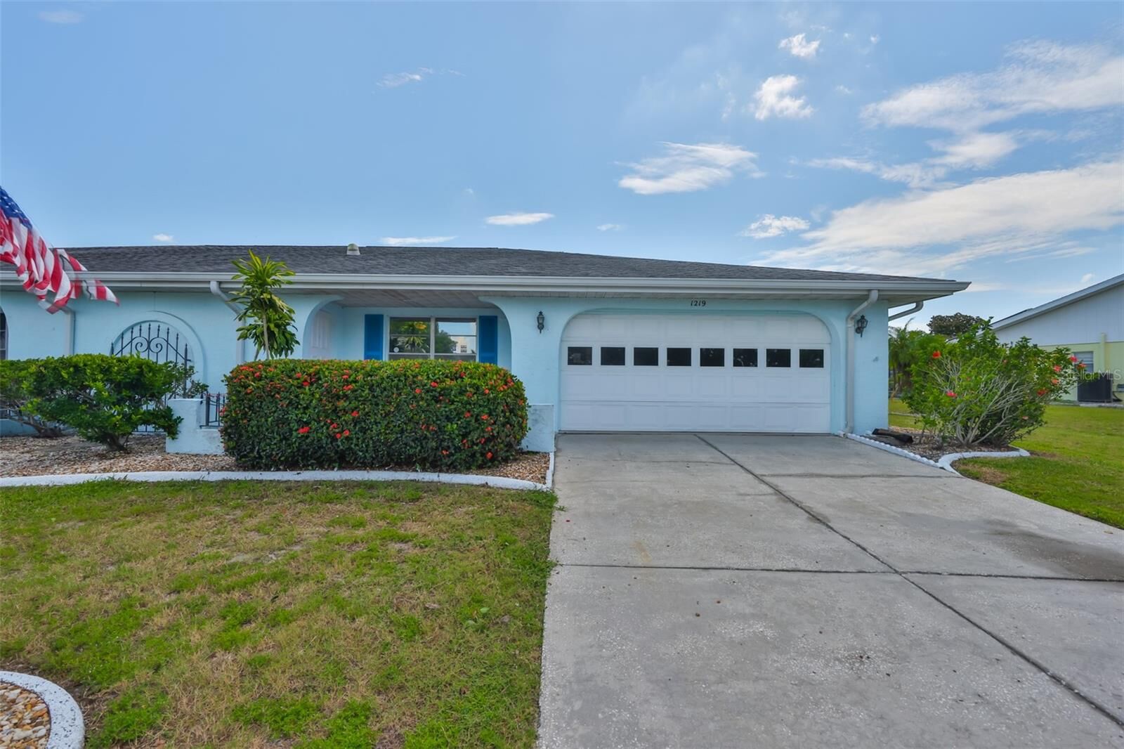 Property Photo: 1219 Wild Feather Lane FL 33573