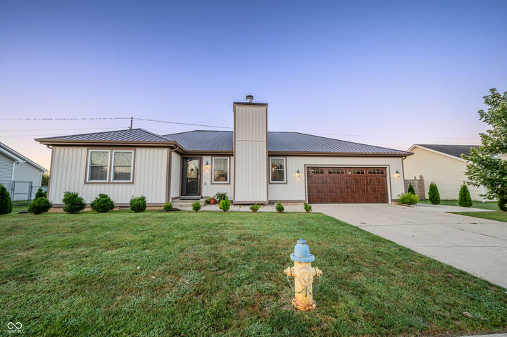 3361 Spring Valley Drive  Columbus IN 47203 photo