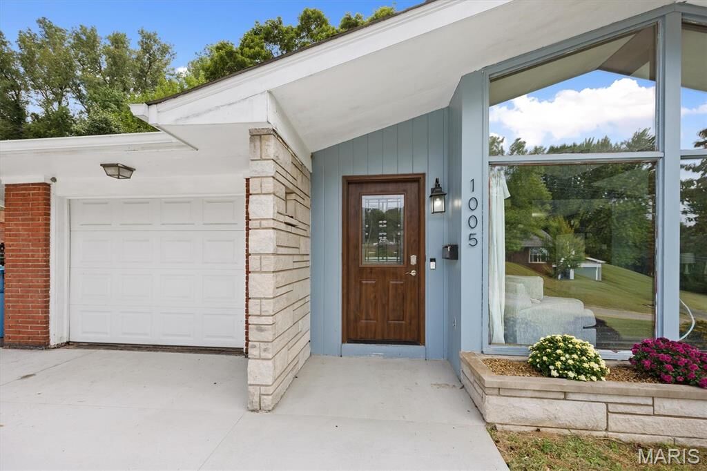 Property Photo: 1005 Ostle Drive IL 62234