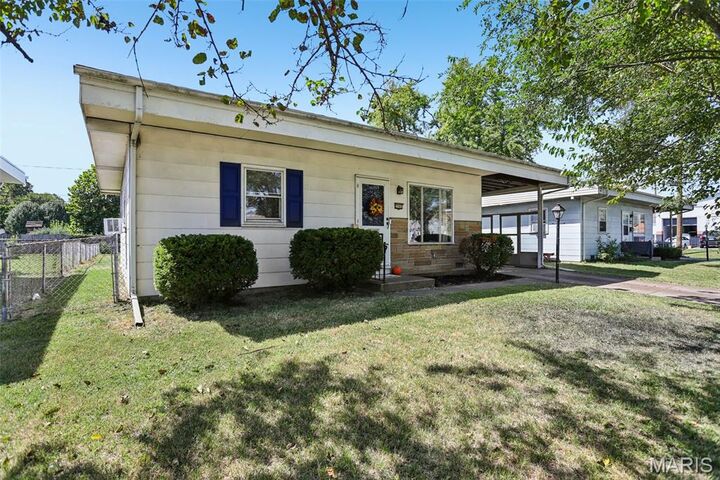 Property Photo: 2502 Propes Avenue IL 62040
