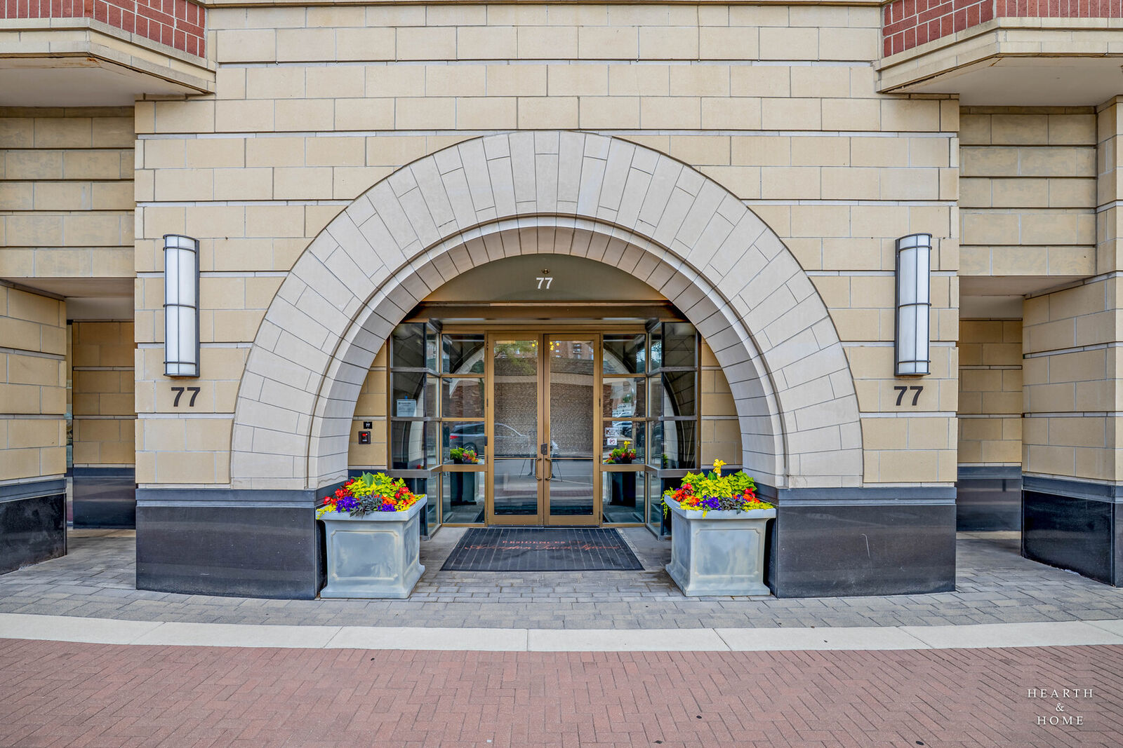 Property Photo: 77 S Evergreen Avenue 1103 IL 60005