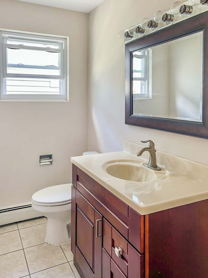 Property Photo: 5043 W Cornelia Avenue 2 IL 60641