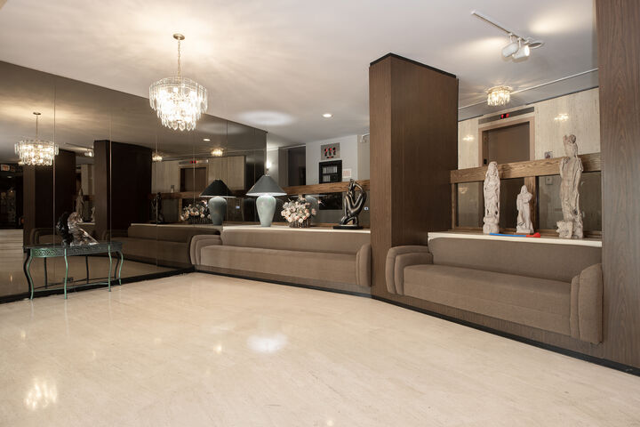 Property Photo: 7061 N Kedzie Avenue 706 IL 60645