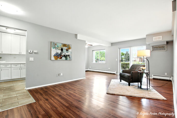 Property Photo: 2424 E Oakton Street 1G IL 60004