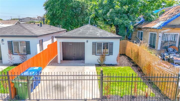 Property Photo:  1962 E 114th Street  CA 90059 