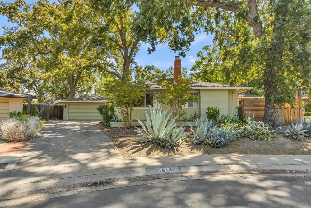 Property Photo:  1813 Deerwood Circle  CA 95691 