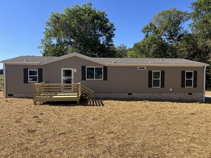 1683 Old Highway 52  Lafayette TN 37083 photo