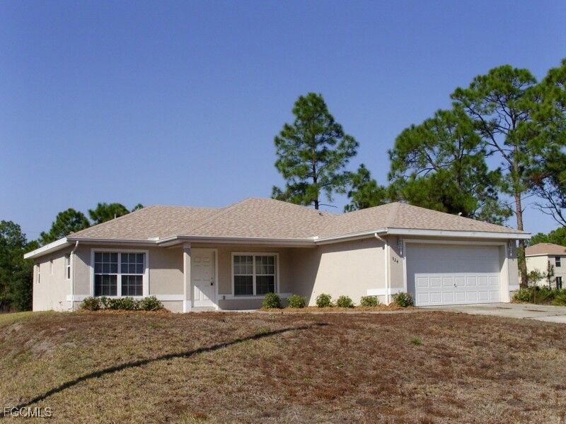 Property Photo:  924 Hollister Avenue  FL 33974 
