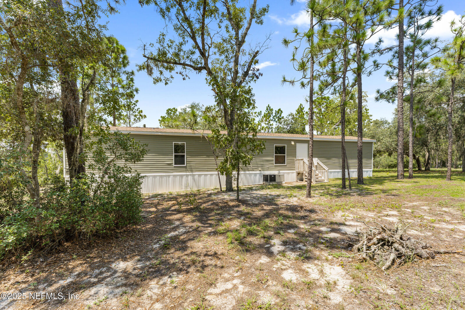 Property Photo: 5674 Hiawatha Street FL 32656