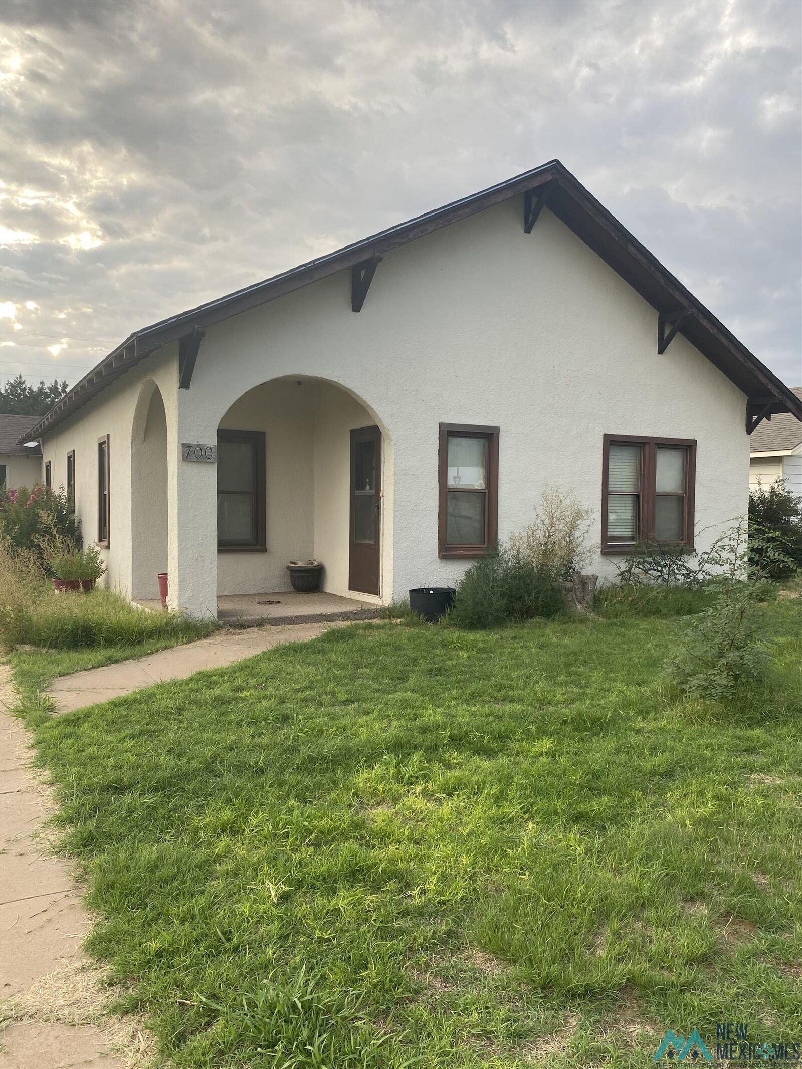Property Photo:  700 N 3rd Street  NM 88124 