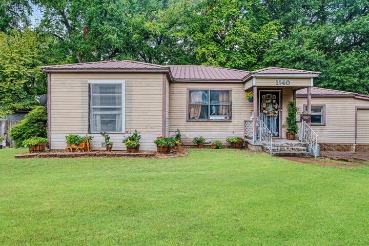 Property Photo:  1140 33rd Street SE  TX 75460