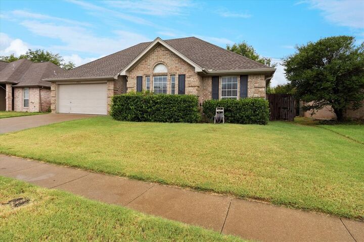 Property Photo: 7725 Pear Tree Lane TX 76148
