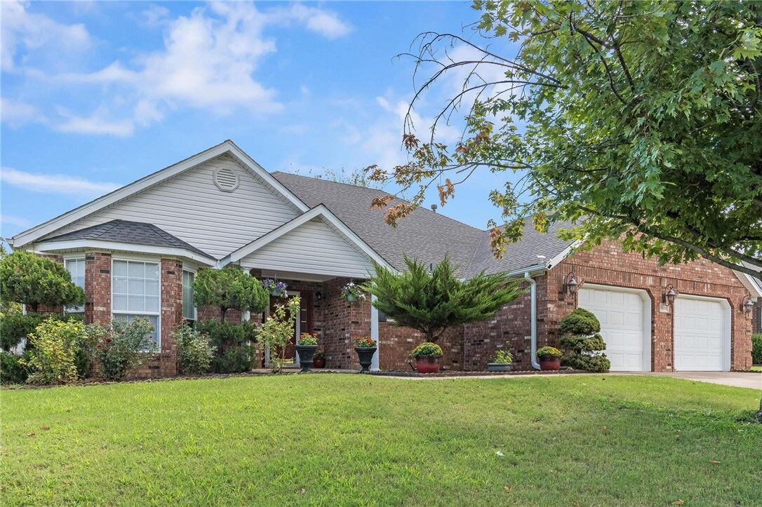 Property Photo: 1808 N High Avenue AR 72704