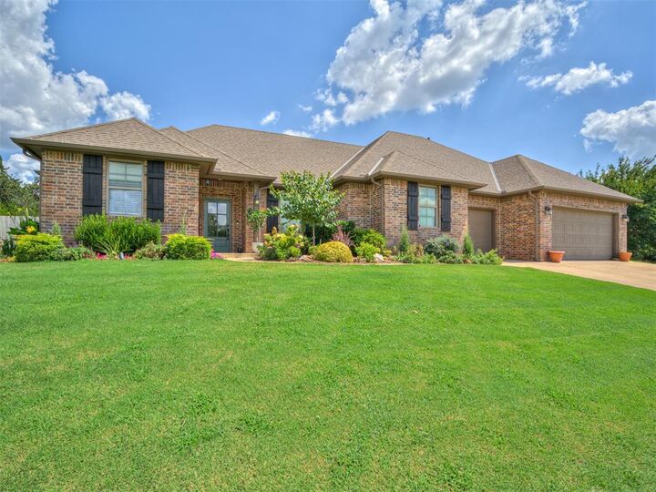 Property Photo: 12052 Acorn Terrace OK 73044