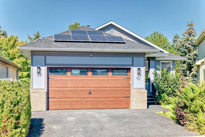 Property Photo:  96 Douglas Shore Close SE  AB T2Z 2K8