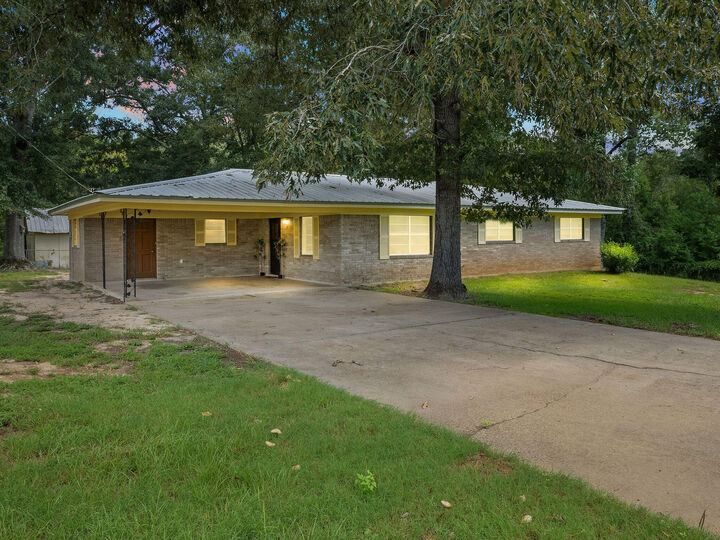 Property Photo: 5128 West St LA 71403