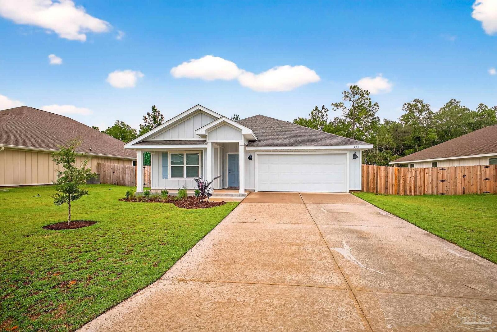 Property Photo: 525 Mary Lou Way FL 32539