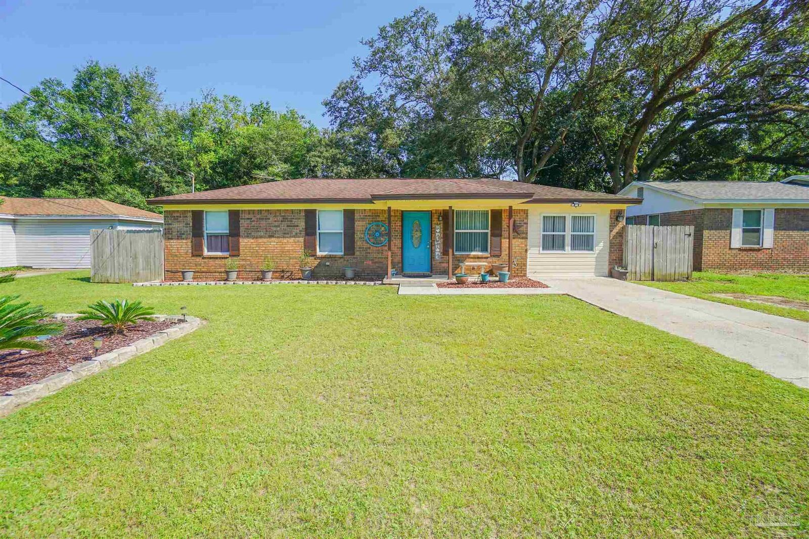 Property Photo: 7013 Balboa Dr FL 32526