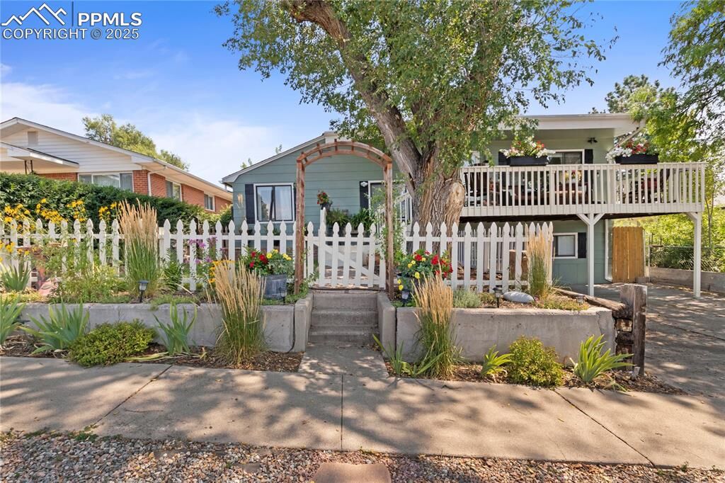 Property Photo:  1215 Sunset Road  CO 80909 