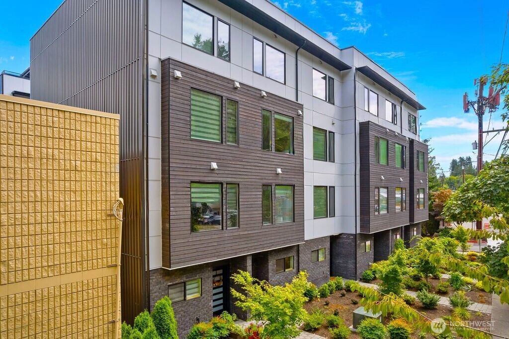 Property Photo: 17338 Bothell Way NE WA 98011