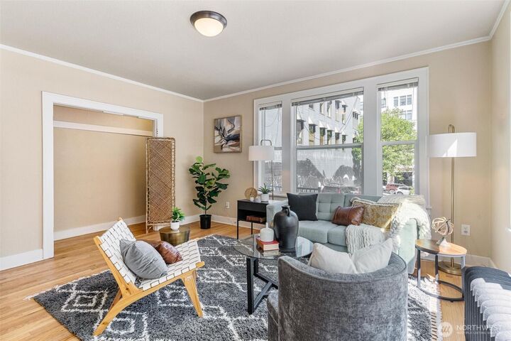 Property Photo: 905 NE 43rd Street 111 WA 98105
