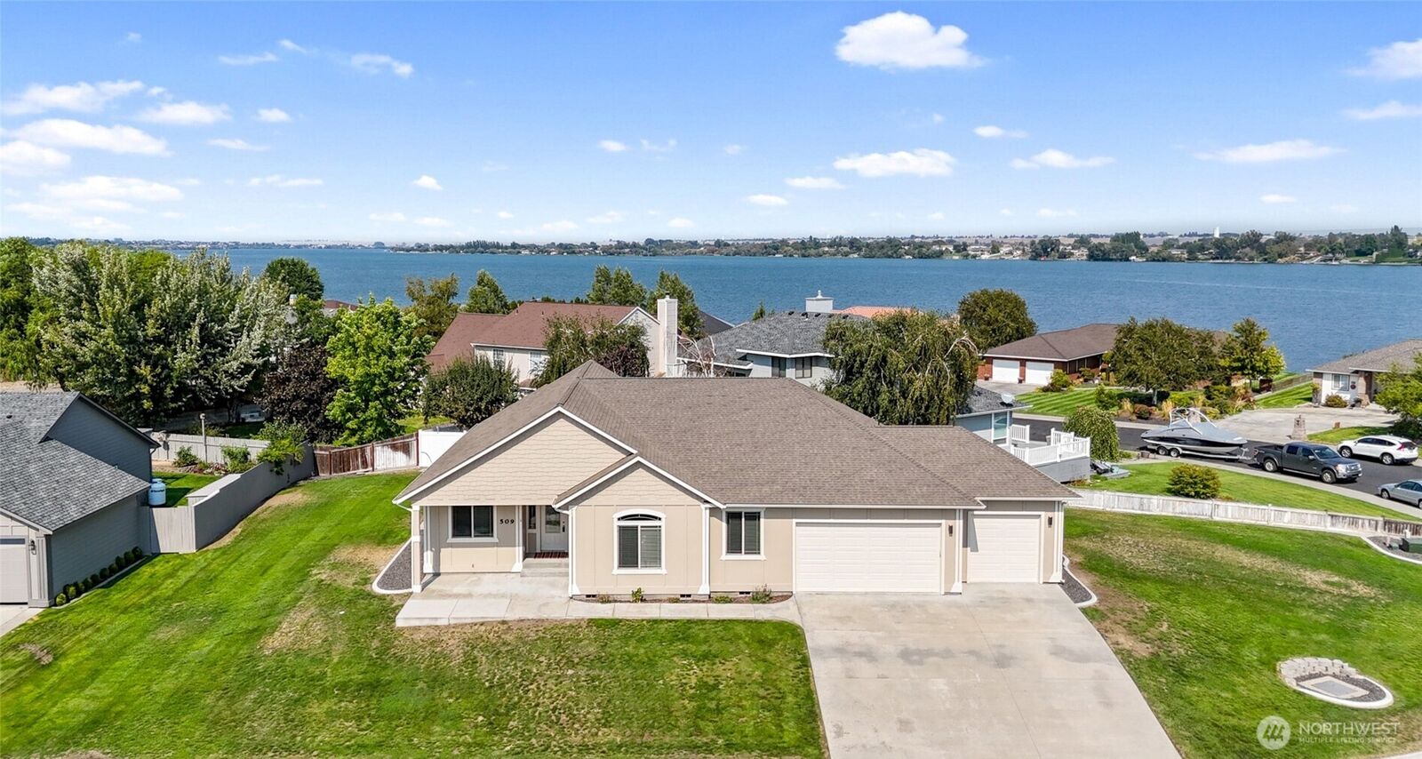 Property Photo:  509 N Bluff  West Drive  WA 98837 