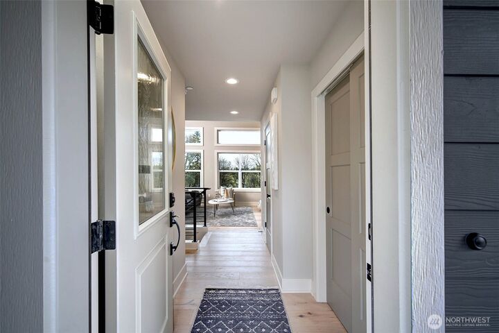 Property Photo:  432  20th Ave  WA 98033 