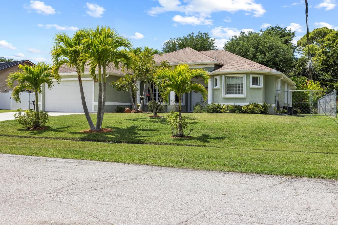 Property Photo: 2532 SE Leithgow Street FL 34952