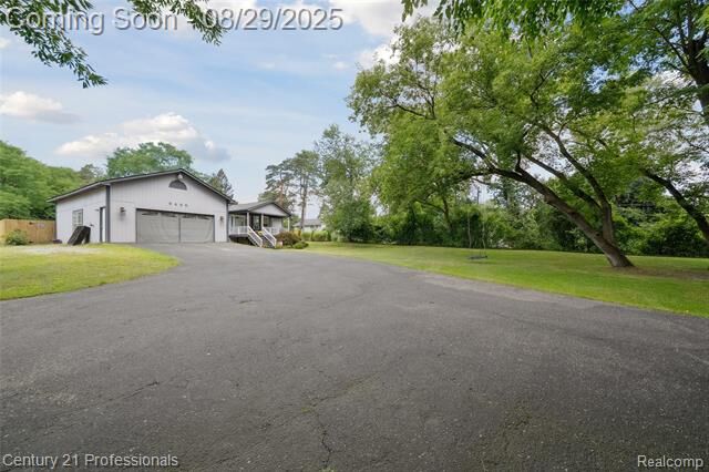 Property Photo: 5455 Westview Road MI 48346