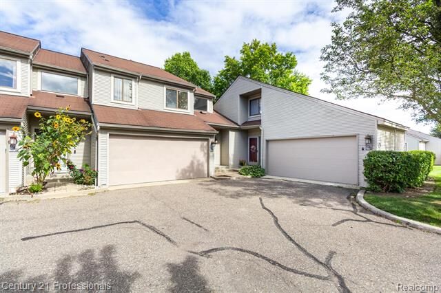 Property Photo: 638 Ashley Circle MI 48307