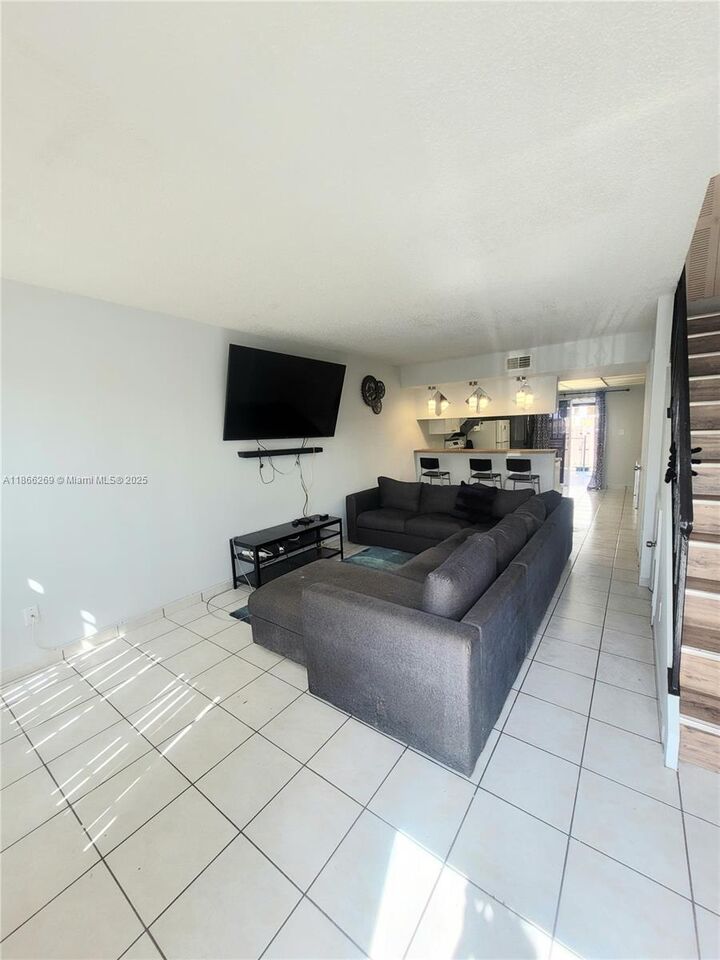 Property Photo: 3973 W 9th Ln 3 FL 33012