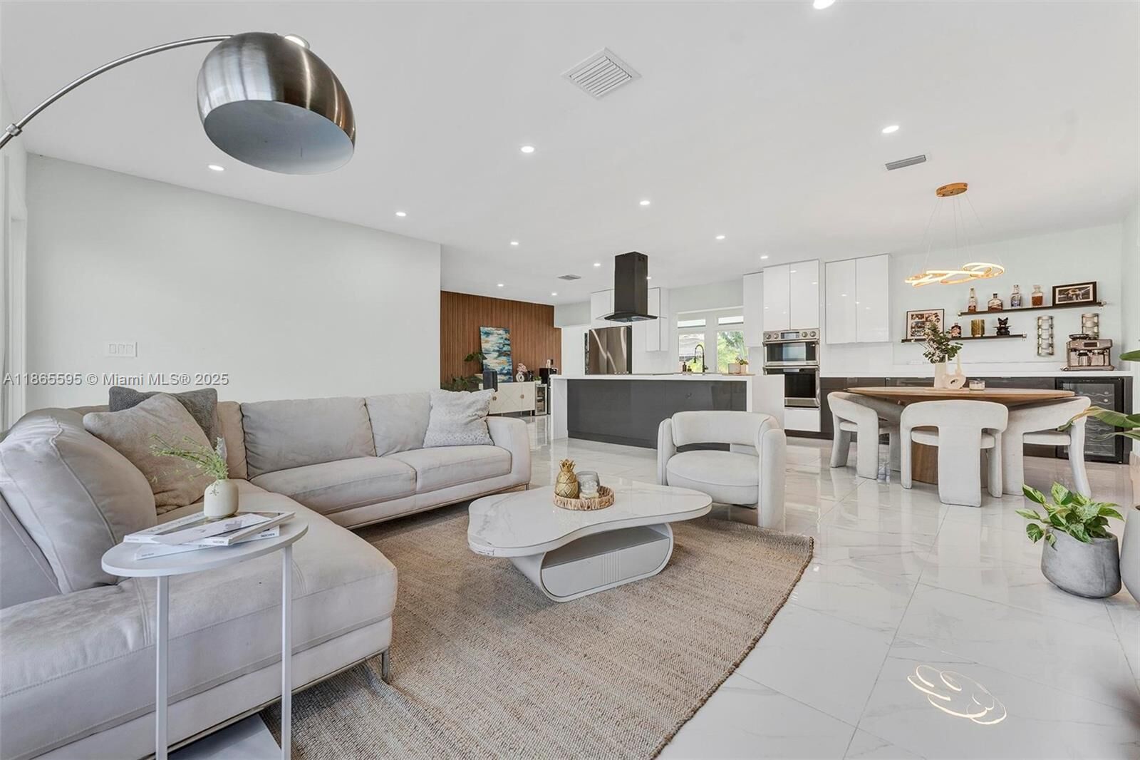 Property Photo: 1446 Scott St FL 33020