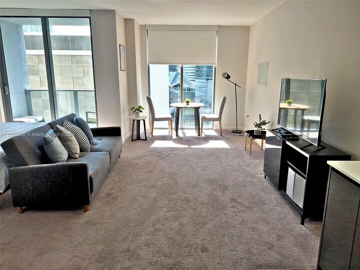 31 SE 6th St 1405  Miami FL 33131 photo