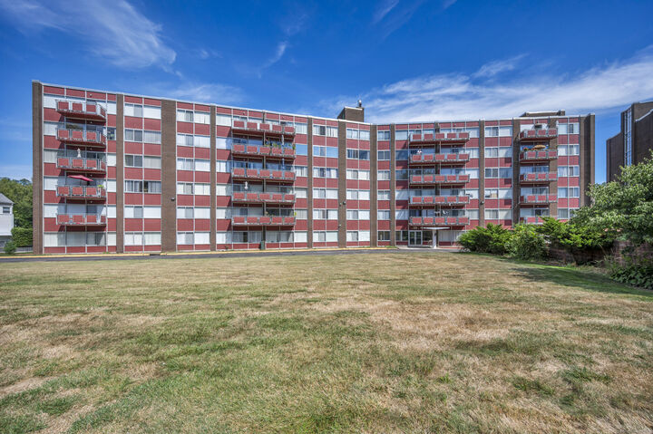Property Photo: 1310 Berlin Turnpike Apt 412 CT 06109