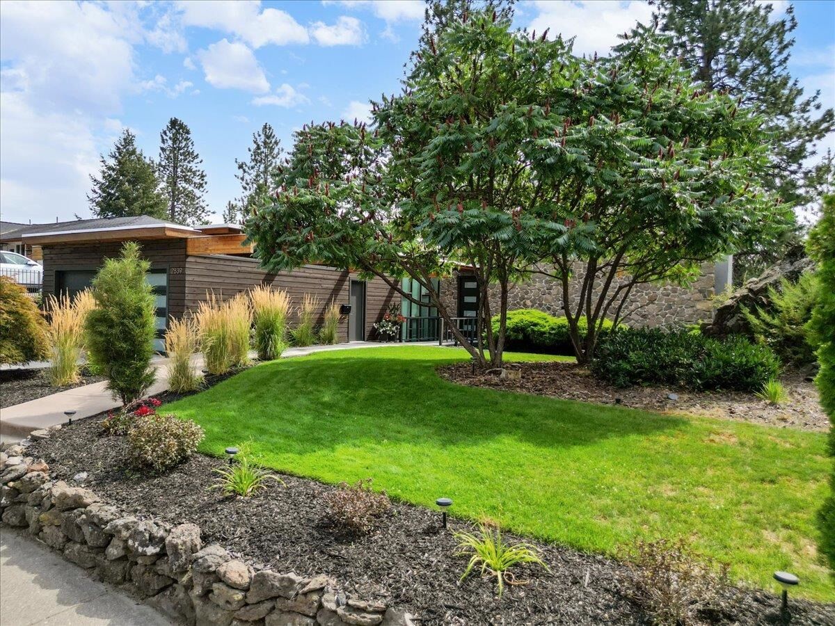 Property Photo:  2839 W Weile Ave  WA 99208 