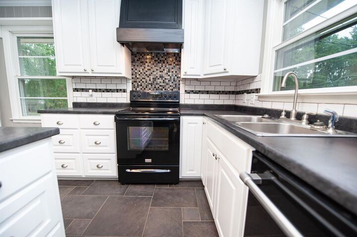 Property Photo: 506 Fernwood Drive SC 29307