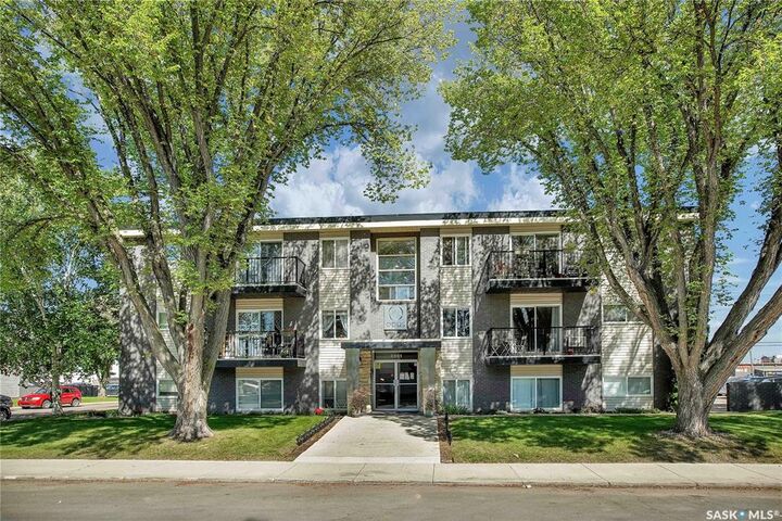 2301 7th Street E 8  Saskatoon SK S7H 1A2 photo