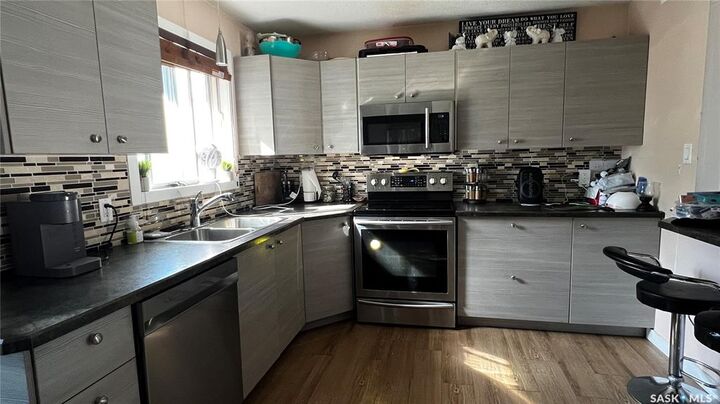 Property Photo: 435 Bowman Crescent SK S7L 6P7