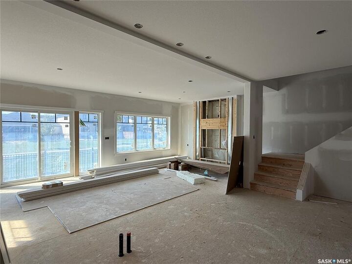 Property Photo:  142 Haverstock Crescent  SK S7W 1E3 