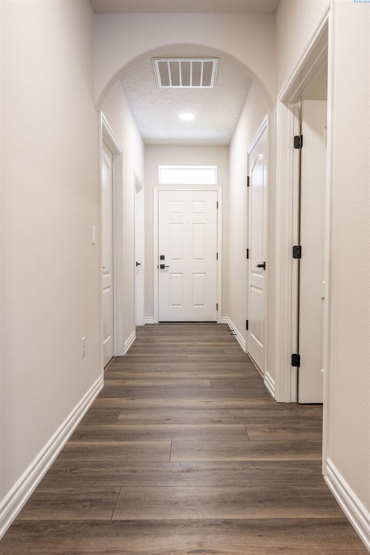 Property Photo: 9605 Vincenzo Dr WA 99301