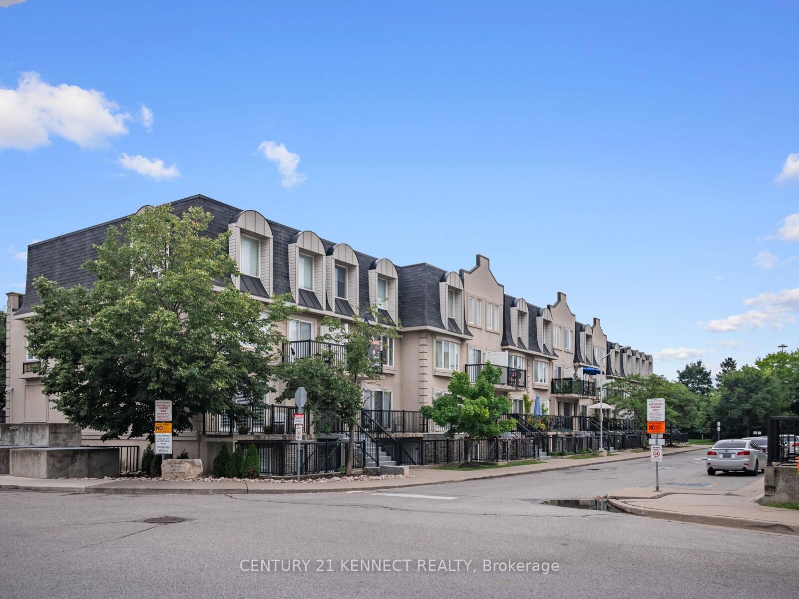 Photo de la propriété: 65 George Appleton Way 2075 ON M3M 2E9