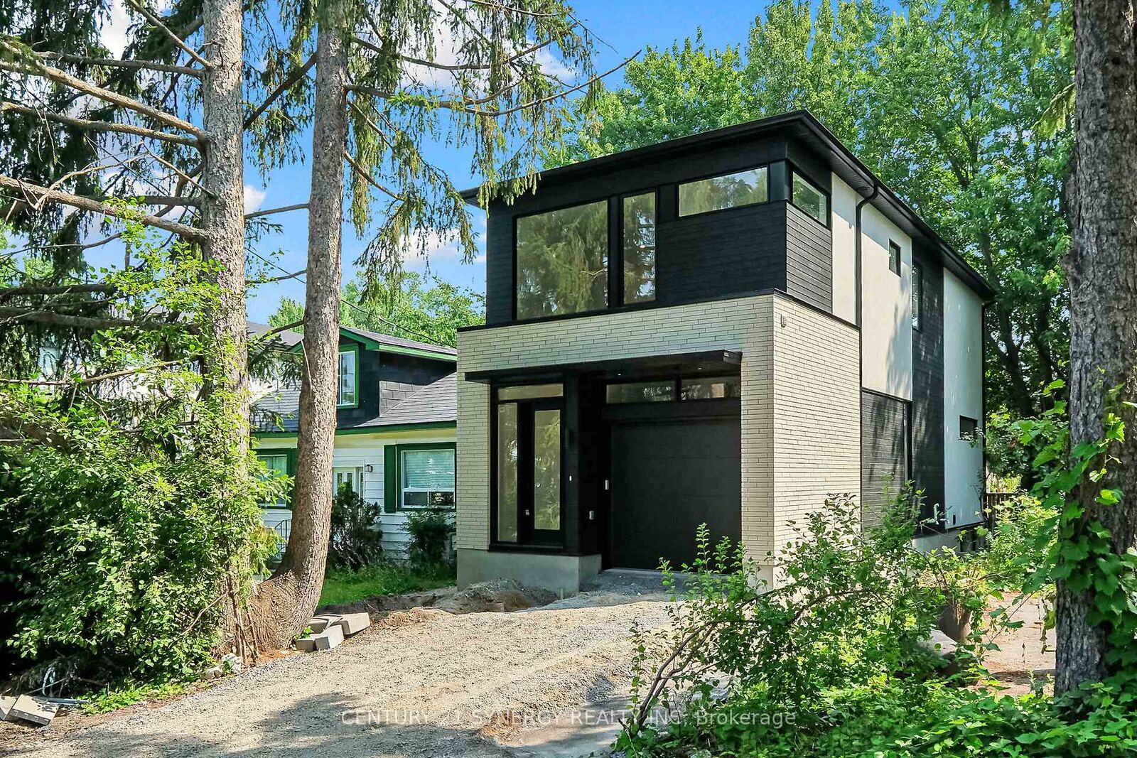 Property Photo: 83 Boyce Avenue ON K2B 6J1