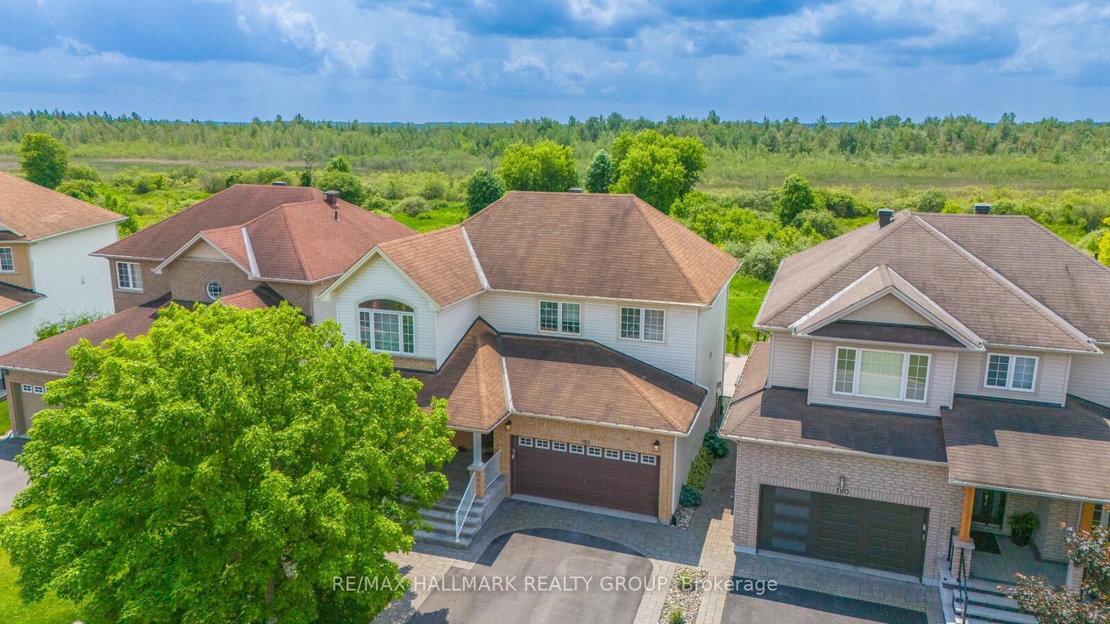 Property Photo: 182 Felicity Crescent ON K1W 0C2