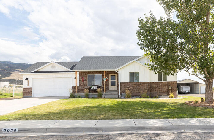 Property Photo: 2026 E Saddleback View UT 84721