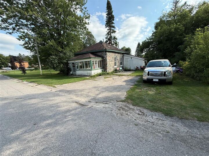 Property Photo:  604 Gough Street  ON N0G 2H0 