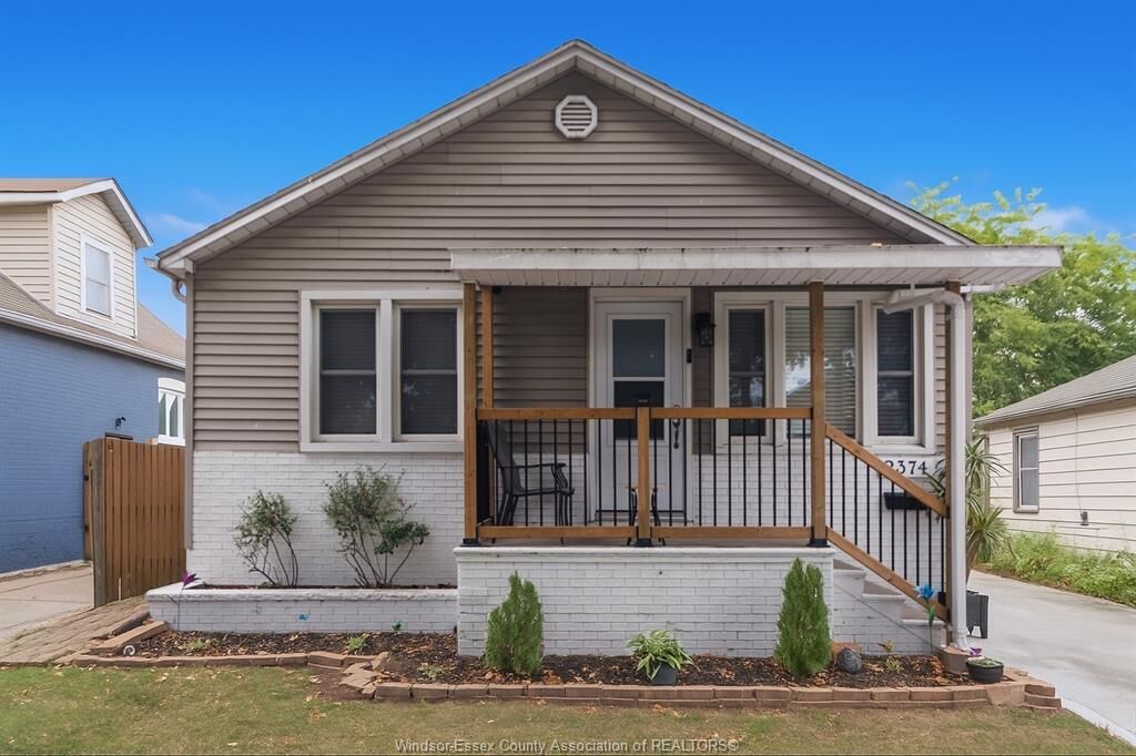 Photo de la propriété: 2374 Alexis Road ON N8W 3Z3