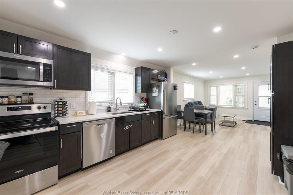Photo de la propriété: 2374 Alexis Road ON N8W 3Z3