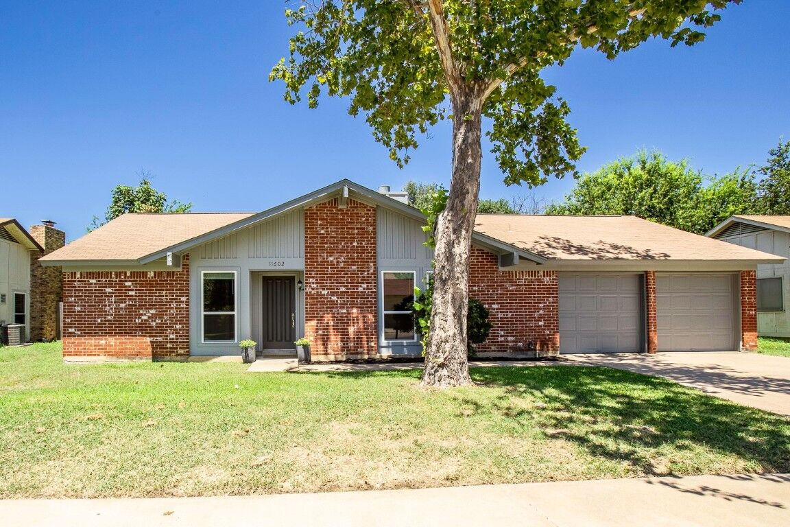 Property Photo: 11602 Elk Park Trail TX 78759